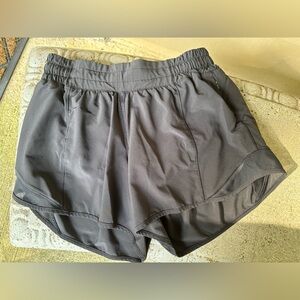 Lululemon Hotty Hot Low Rise Lined Shorts Black 4”